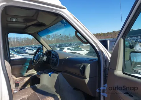 2001 Ford E-150 Recreational из США, поврежденный, VIN 1FDRE14L01HB46867